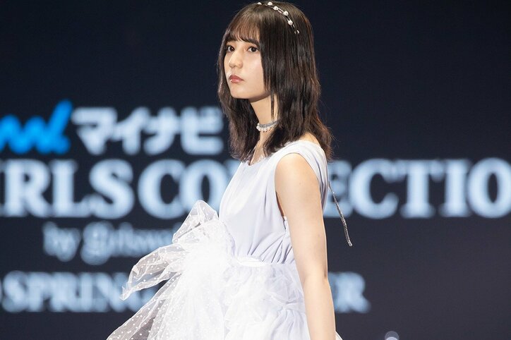 小坂菜緒がキュートな投げキッス! 日向坂46がTGCランウェイに続々登場【画像集】