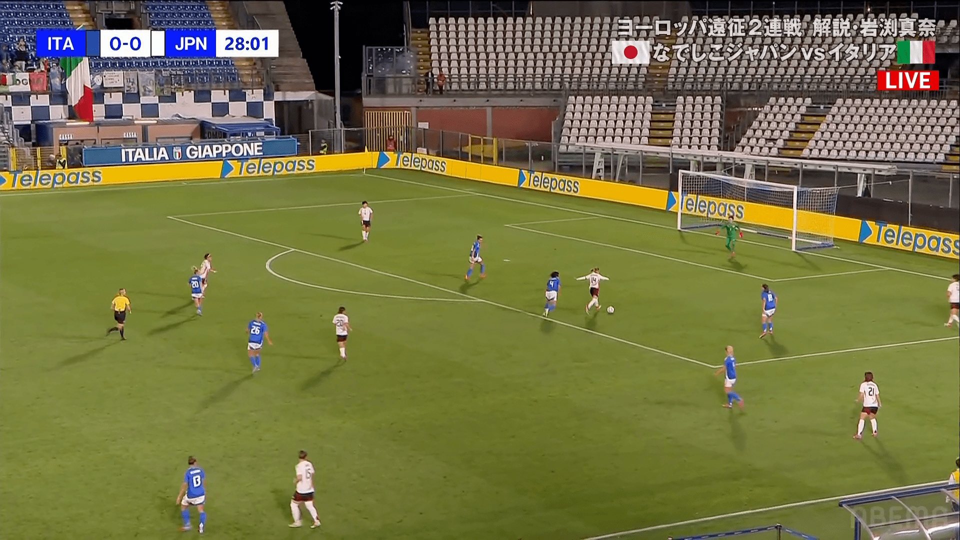 自陣でプレス回避する長谷川唯