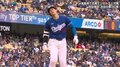 大丈夫!?大谷翔平、強烈自打球に悶絶顔!ファンはハラハラ「いったぁ」「痛谷さん」