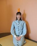 「癒しの笑顔」「すごいバランス！」佐藤栞里、頭にみかんを乗せたお茶目なショットが話題