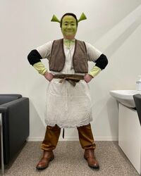 「リアルシュレック」「そっくり過ぎて可愛すぎ」近藤春菜の”なりきりメイク”のオフショットに絶賛の声