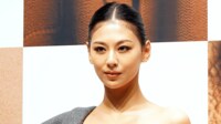 西内まりや 代々木のホテルでナイトプール満喫「癒やしのひととき」