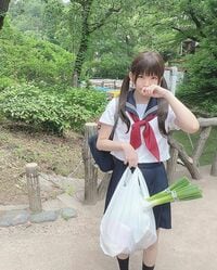 人気コスプレイヤー・えなこが“女子高生兼奥様”に！生活感あふれる制服姿に「妄想が止まらない」の声