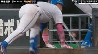 【映像】マルティネス、またまた本塁打に届かず“腕立てポーズ”を披露