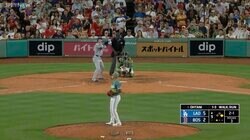 「チラチラ気になるw」大谷翔平の打席でネット裏の観客がみせた“奇行”が話題…対戦相手のファン同士でほっこり？ パフォーマンス