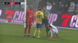 危ない！28歳日本代表DFが頭突きを受け“苦悶” 試合中断の激しい接触シーンに「狙われてる…」SNS上も心配の声