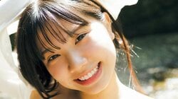 “JCミスコンファイナリスト”細谷さらが“超逸材ボディ”を爽やかに披露 『FLASH』初登場