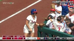 「うまぁ」「ナイスキャッチ！」将来のドラフト候補？メジャーリーガーの痛烈ライナーをあっさり好捕のボールガールに大歓声