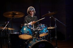 水野美紀のドラムに佐藤大樹のタップダンス…『離婚しない男』突然の「最後の雨」セッションシーンにツッコミの嵐「無駄遣いやめれwww」