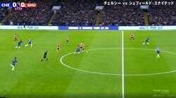 スタジアム喝采！規格外の爆速ランニング→相手を吹っ飛ばすショルダーチャージ！チェルシーFWがピンチを防いだ瞬間に「よく走ったな」「素晴らしい」など称賛