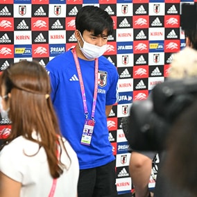 「高熱でドクターストップ」久保建英がクロアチア戦欠場の舞台裏を明かす。Ｗ杯が「不完全燃焼」だった理由は？