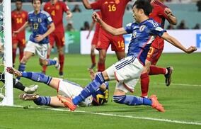 物議の日本代表決勝ゴール、海外では検証動画が続々「理解すべきは球形であること。角度は目を欺く」