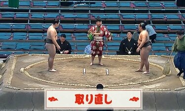 行司さん、これで大丈夫すか…？ 慣れない“取り直し”で初々しい「珍事