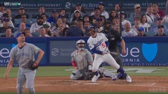 大谷翔平、4戦ぶり45号 首位攻防最終決戦で松井裕樹から9回ダメ押し弾 山本由伸の勝利も決定づける一発に敵地どよめき 4枚目