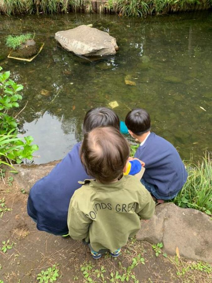  小倉優子、息子達と初めて訪れた公園を満喫「可愛いなあ」「微笑ましい」の声  1枚目