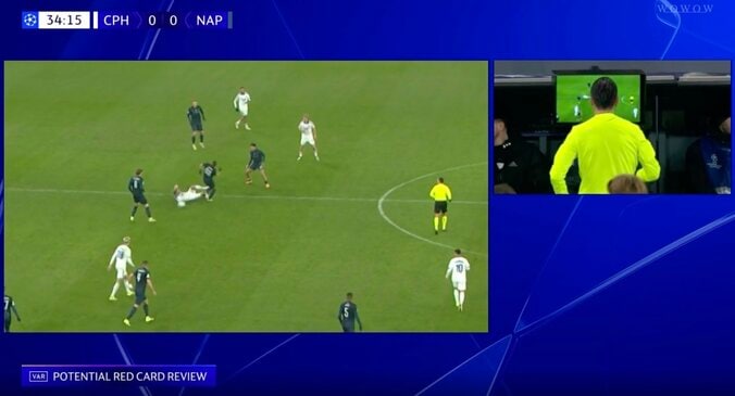 「ヤバすぎん？」退場以外ありえない！“超危険タックル”「完全にスパイク入ってる」相手のふくらはぎを踏み抜いた問題シーン 3枚目