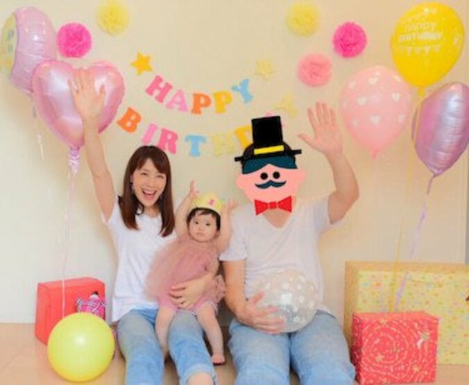 相沢まき、娘1歳の誕生日に自宅で撮影「手作り感満載でお祝いしました」 1枚目