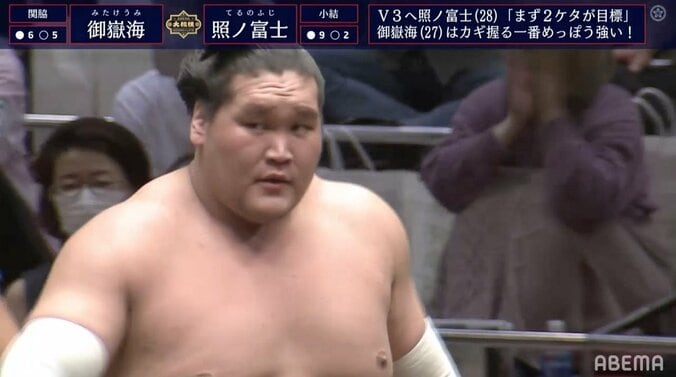 圧勝で会心のドヤ顔 照ノ富士、難敵・御嶽海下し2敗キープに解説者も「自信アリアリの顔」 1枚目