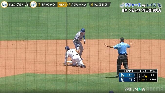 大谷翔平、久々の盗塁成功も即「大丈夫？」 尻もちのキム・ハソンは「ニヤリ」 “塁上の気遣い”を中継が捉える 2枚目