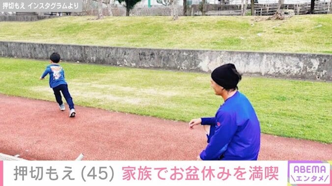 長男と野球の練習をする押切もえの夫