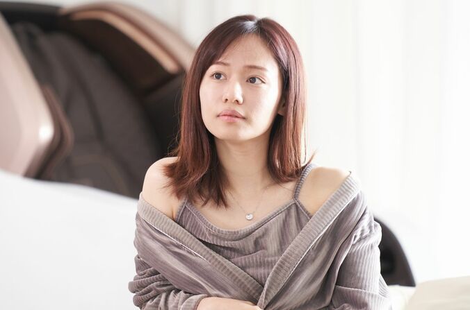 モテモテの田中みな実似33歳美女、無防備な部屋着姿でくつろぎ中に突然イケメンジム経営者がアポなし訪問「どうしても話したい」 1枚目