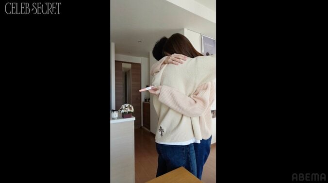 【写真・画像】イケメン実業家夫とハグ！藤井サチ、第一子妊娠発覚の瞬間を公開　2枚目