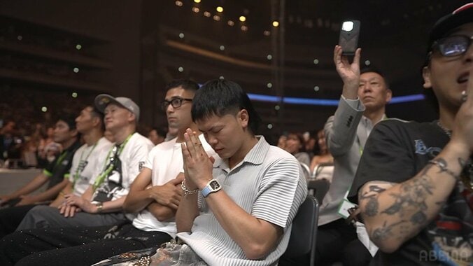 那須川天心も笑顔でガッツポーズ