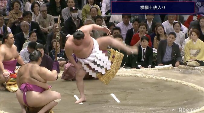 横綱・白鵬の土俵入りに水を差した「石浦コール」の是非　館内には“笑い”も視聴者「石浦も迷惑」「主役は白鵬」 2枚目