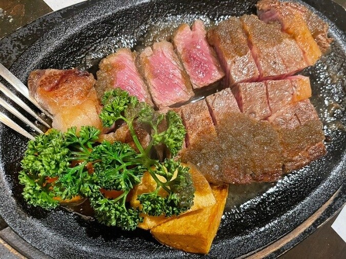  假屋崎省吾、凄すぎる店で堪能した“超リッチ”な夕食「超美味しいんです」  1枚目