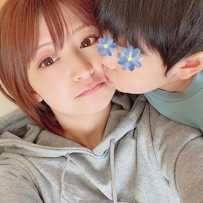  矢口真里、長男と顔を寄せ合う親子ショットを公開「激カワ」「良いね」の声  1枚目