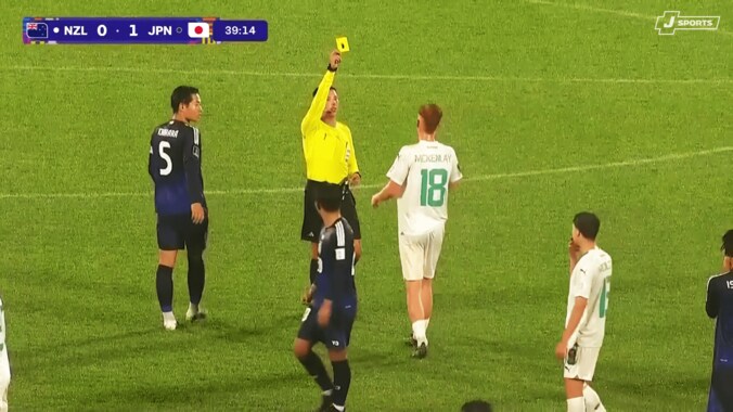 マッケンレーは退場ではなく警告の判定に