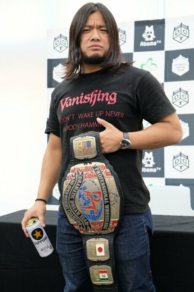 生中継でリアル放送事故！スタッフから悲鳴　新王者“カリスマ”佐々木大輔、男色ディーノを棺桶葬 4枚目