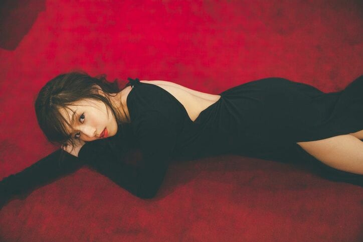 乃木坂46 新内眞衣、集大成写真集は「9年間、乃木坂の活動を続けてきたからこその仕上がり」卒業前の赤裸々な心境も