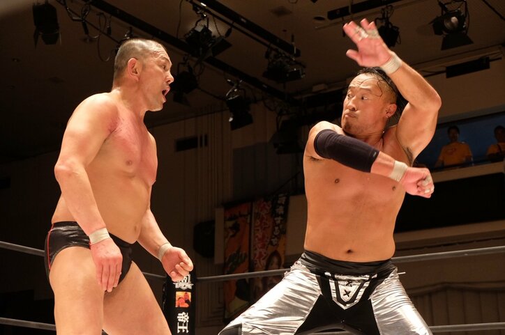 小橋建太が鈴木みのるに逆水平チョップ！　水と油の鈴木＆丸藤が再会…『TAKAYAMANIA』が起こした数々の奇跡