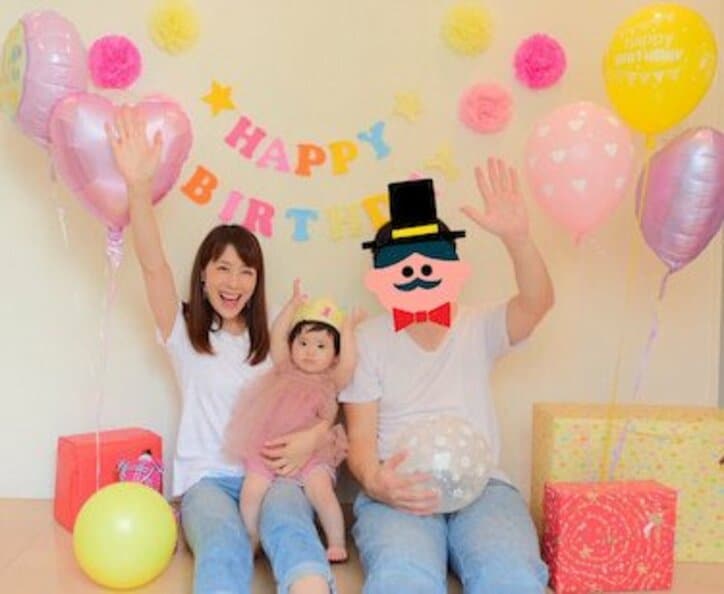 相沢まき、娘1歳の誕生日に自宅で撮影「手作り感満載でお祝いしました」