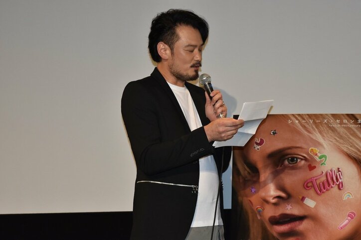 LiLiCo、夫・小田井涼平と夫婦2ショット初登壇! サプライズの手紙に涙