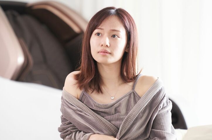 モテモテの田中みな実似33歳美女、無防備な部屋着姿でくつろぎ中に突然イケメンジム経営者がアポなし訪問「どうしても話したい」