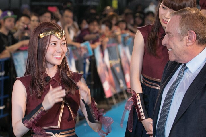 乃木坂46・西野七瀬、歌舞伎町で突然のアカペラ&ダンスに「恥ずかしい」と照れ笑い