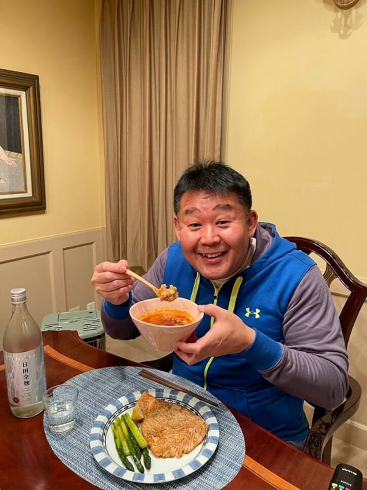  花田虎上『コストコ』の購入品で堪能した夕食「うちは毎回レアステーキで」 