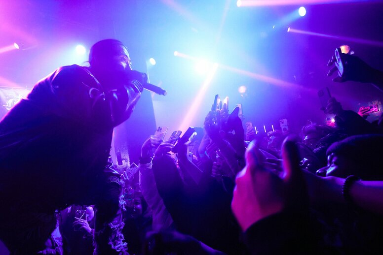 一夜限りの特別イベント“MOGURA NIGHT”を開催！ 般若“伊弉諾”、G-k.i.d“OG-T”、Jin Dogg“火薬”、Mummy-D“カタビラ”登場で、熱気満ちる！ ドラマオリジナル楽曲「MOGURA―裸足のままで―」をステージ初披露