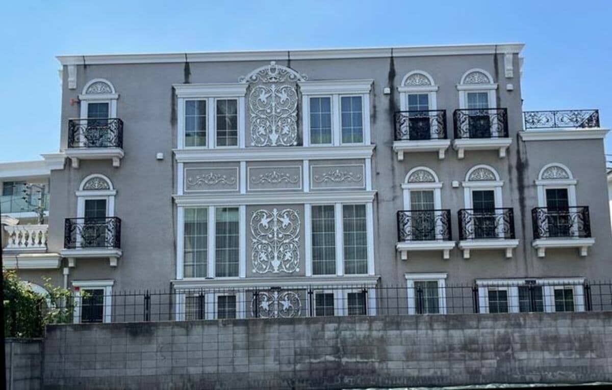 假屋 崎 省吾 自宅