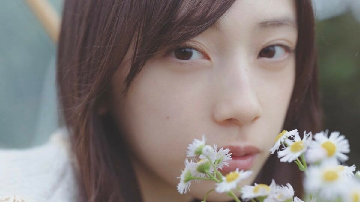 プレミアム生写真　矢田萌華　乃木坂46 乃木坂46・6期生センター矢田萌華、ソロ初表紙を飾る 圧倒的ビジュアル