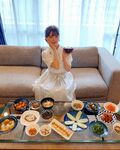 「ハンバーグ食べたいですわああ！」声優・上坂すみれ、お嬢様風“飯テロ”ショットを披露