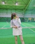 足立梨花のキュートなテニスウェア姿に「ミニスカ姿…かわゆい～」「スタイル良い」とファン悶絶！