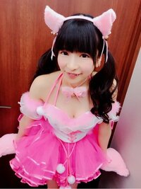 もえあず「いちばん好評やった」胸の谷間のぞくSEXY猫コスチュームを公開