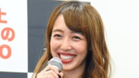 川崎希 家族とプールの中で楽しむ豪華な朝食「こどもたちもびっくり」