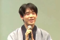 「千日手が歓迎される珍しいパターン」藤井聡太JT杯覇者、熊本復興支援“1手1万円”チャリティーは有言実行の大熱戦 200万円超えにファン拍手