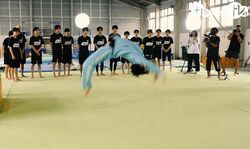 アクロバットができるイケメン俳優、超人技に「えげつない！」候補生たちがあ然…尾上松也も惚れ惚れ『オレイス2』#5