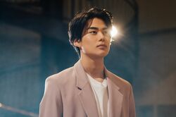 飯豊まりえ「17歳に見えない」神秘的なルックスを持つ高2俳優に熱視線、K-POP練習生にも「女性に対するアプローチの仕方が気になる」『花束オオカミ』第1話