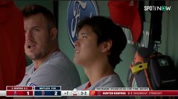 大谷翔平、凡退後にトラウトとの会話で見せた浮かない表情にファンも心配「大丈夫かな？」「頑張れ大谷さん」